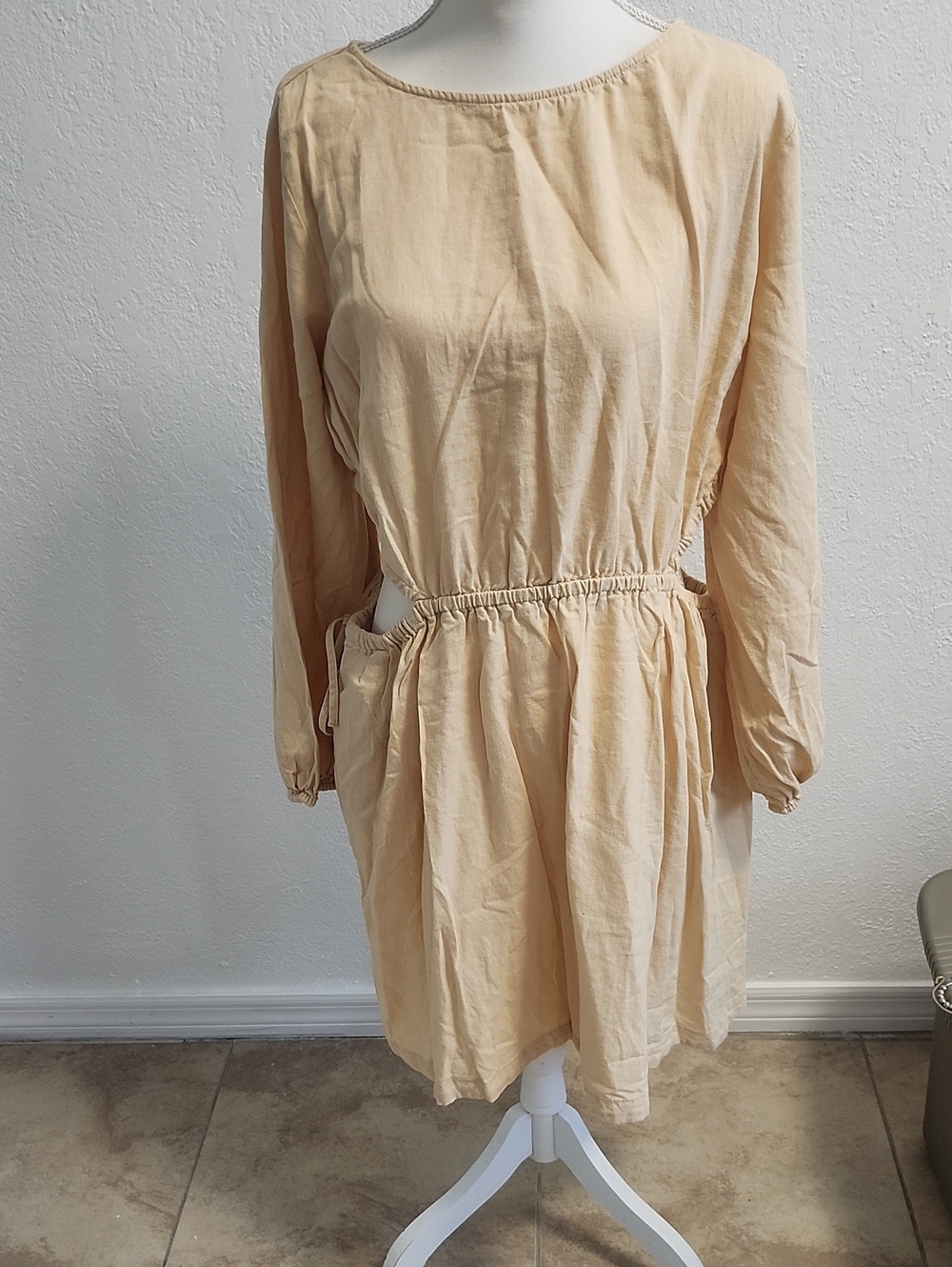 Universal Thread Long-Sleeve Cream Drawstring Waist Dress